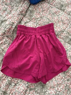 LULULEMON SHORTS SIZE 4